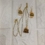 Φανταστικό νεανικό σετ από κολιέ και σκουλαρίκια κατασκευασμένα από χρυσαφί μαργαριτάρια καλλιέργειας και χρυσό ντρούζι αχάτη.
