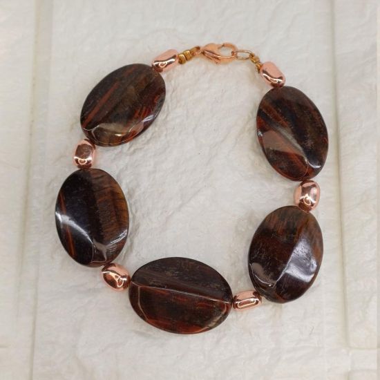 Πολύ ωραίο βραχιόλι από κόκκινες tiger’s eye πέτρες και ροζ επιχρυσωμένους αιματίτες.